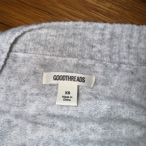 Goodthreads Light Gray Long Sleeve V-Neck Sweater Wool Size XS - Picture 2 of 2